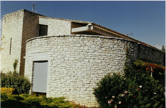 Habitation MODERNE à GORDES 1983