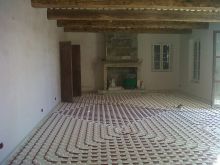 travaux de chauffage au sol sur une maison