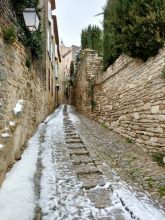Gordes, le village en pierre sous la neige
