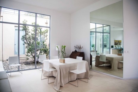 salle à manger ouverte sur le jardin